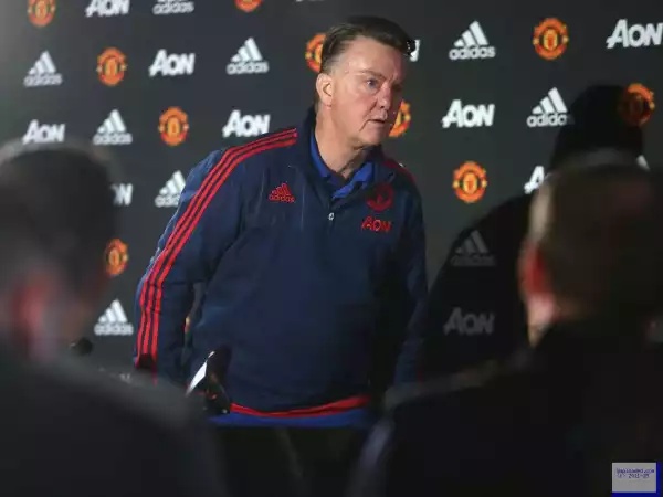 Louis van Gaal demands apology for speculation over his Manchester United job